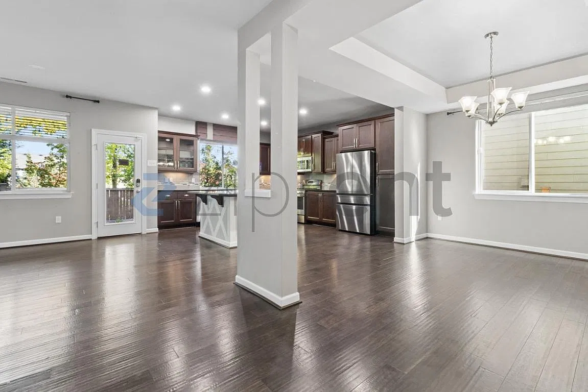4 bed, 2.5 bath, 2395 sqft, $3,800 — Photo 4