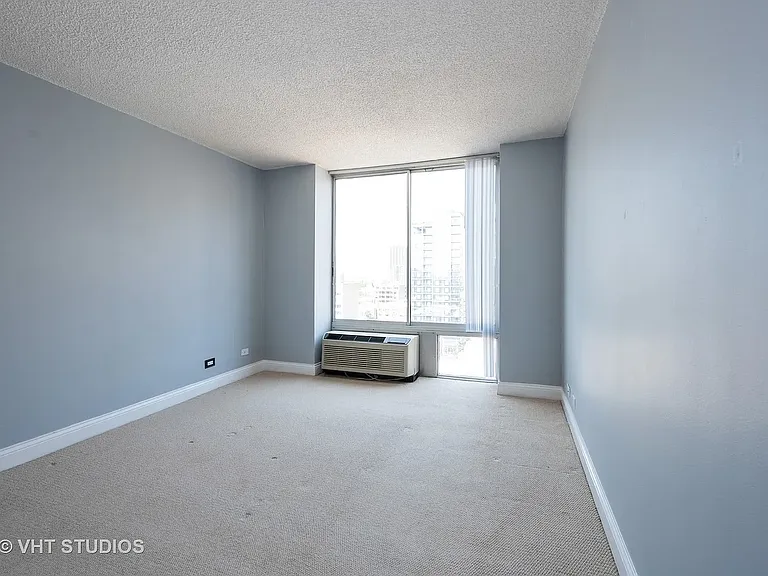 450 W Briar Pl #11M — Photo 6