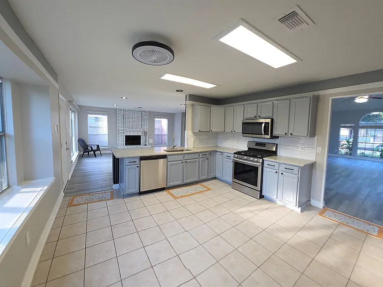 16403 Salinas Ln — Photo 8