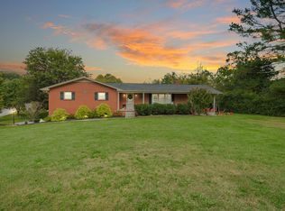1306 Berkley Hills Ln, Powell, TN 37849