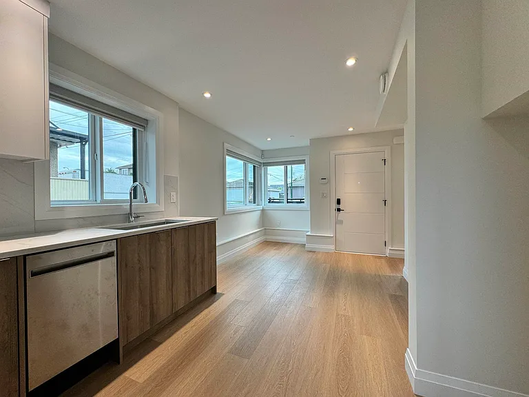 3830 Kootenay St — Photo 7