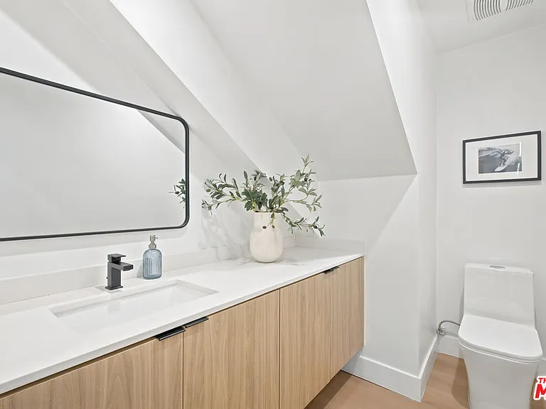 1159 N Formosa Ave #4 — Photo 5