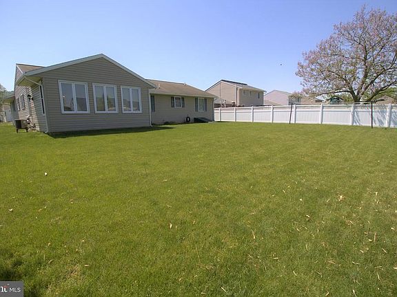 5th image of 19 NEWBURG DRIVE