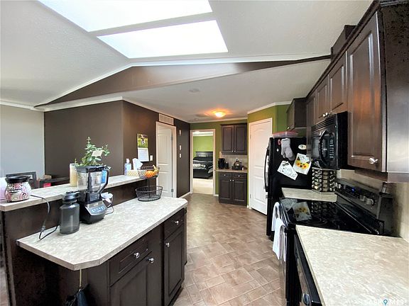5th image of 9 Golfview Crescent