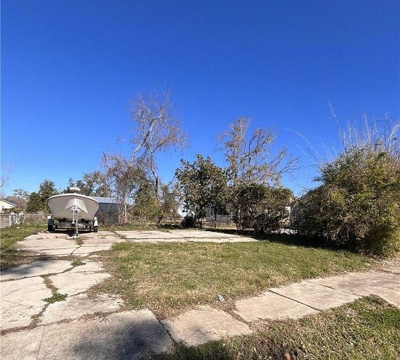2nd image of 817 Pine St