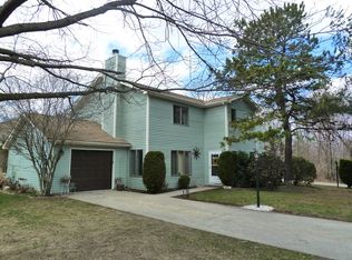 20 Governors Hl, West Warwick, RI 02893