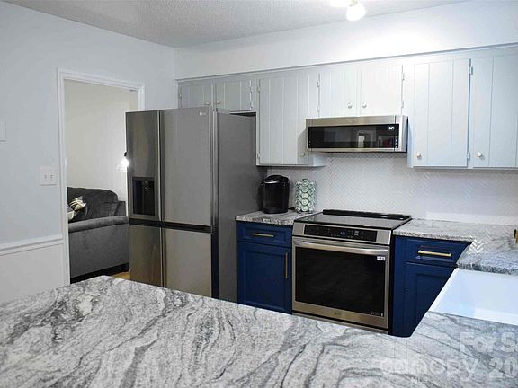 3rd image of 209 Pelham Ln