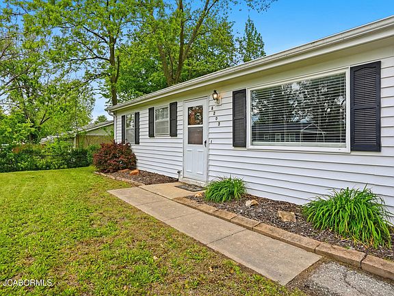 4th image of 6203 E Sharon Ln