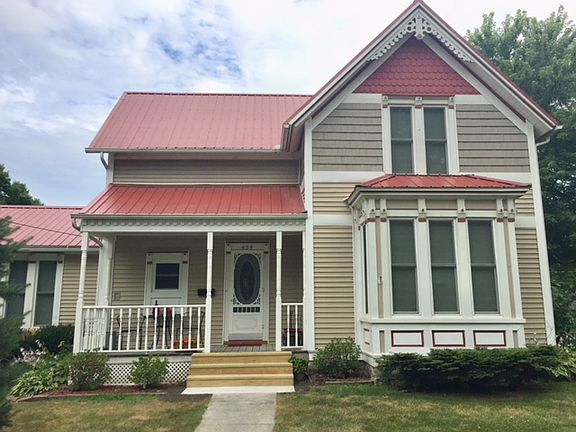 2nd image of 639 W 4th St