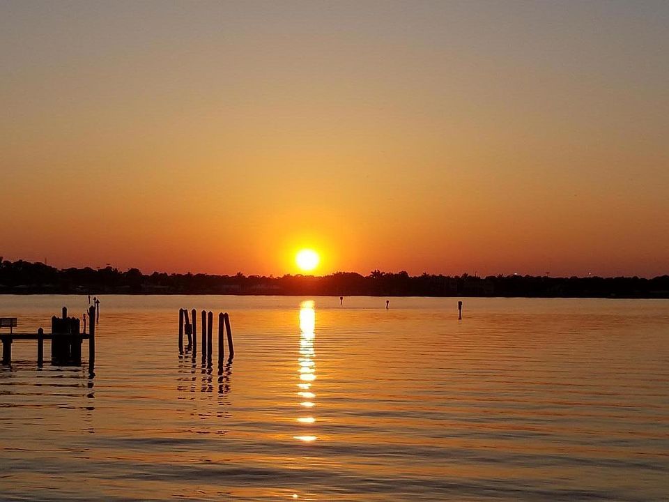West facing sunset views from the lanai.