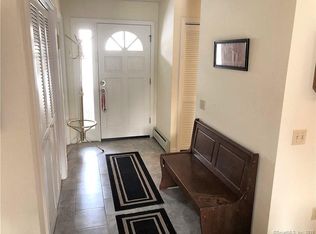 25 Millbrook Ct, Newington, CT 06111