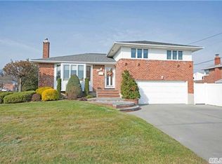 35 Norman Ln, Levittown, NY 11756