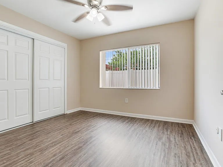 Chateau Apartments — Photo 50