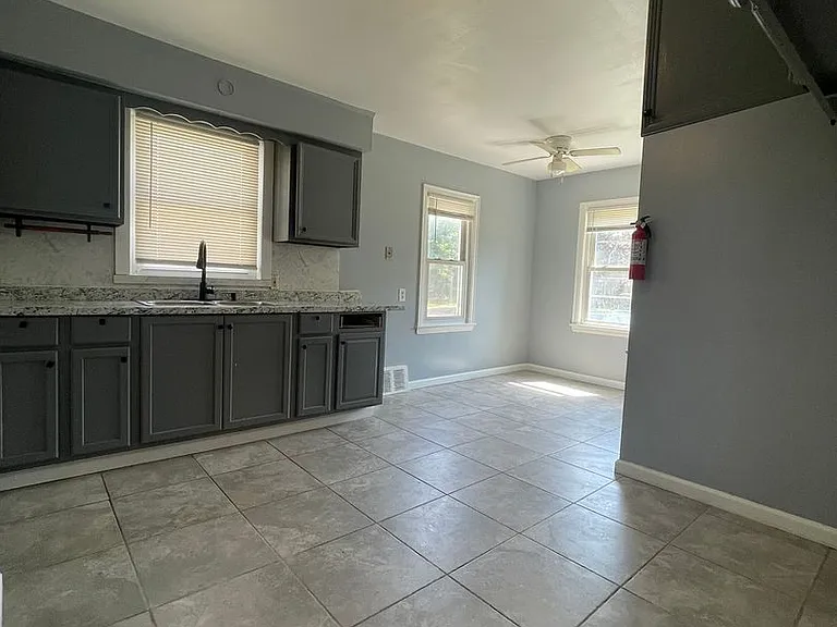 7651 Lamphere — Photo 4