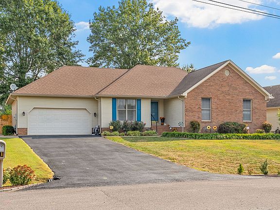 3rd image of 601 Ashbury Cir