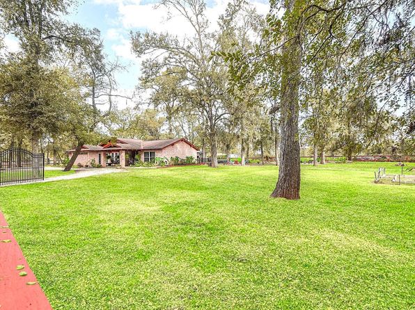 38228 Broncho Rd, Wallis, TX 77485