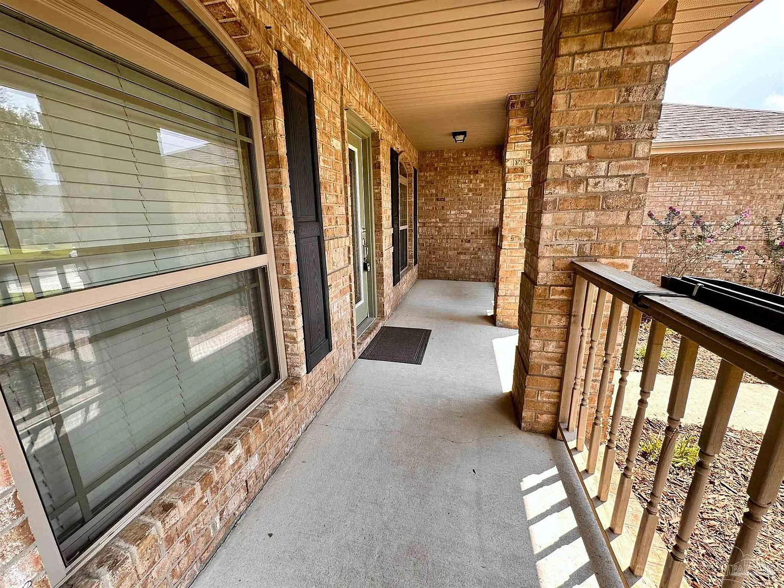 3 bed, 2.0 bath, 2044 sqft, $2,200 — Photo 2