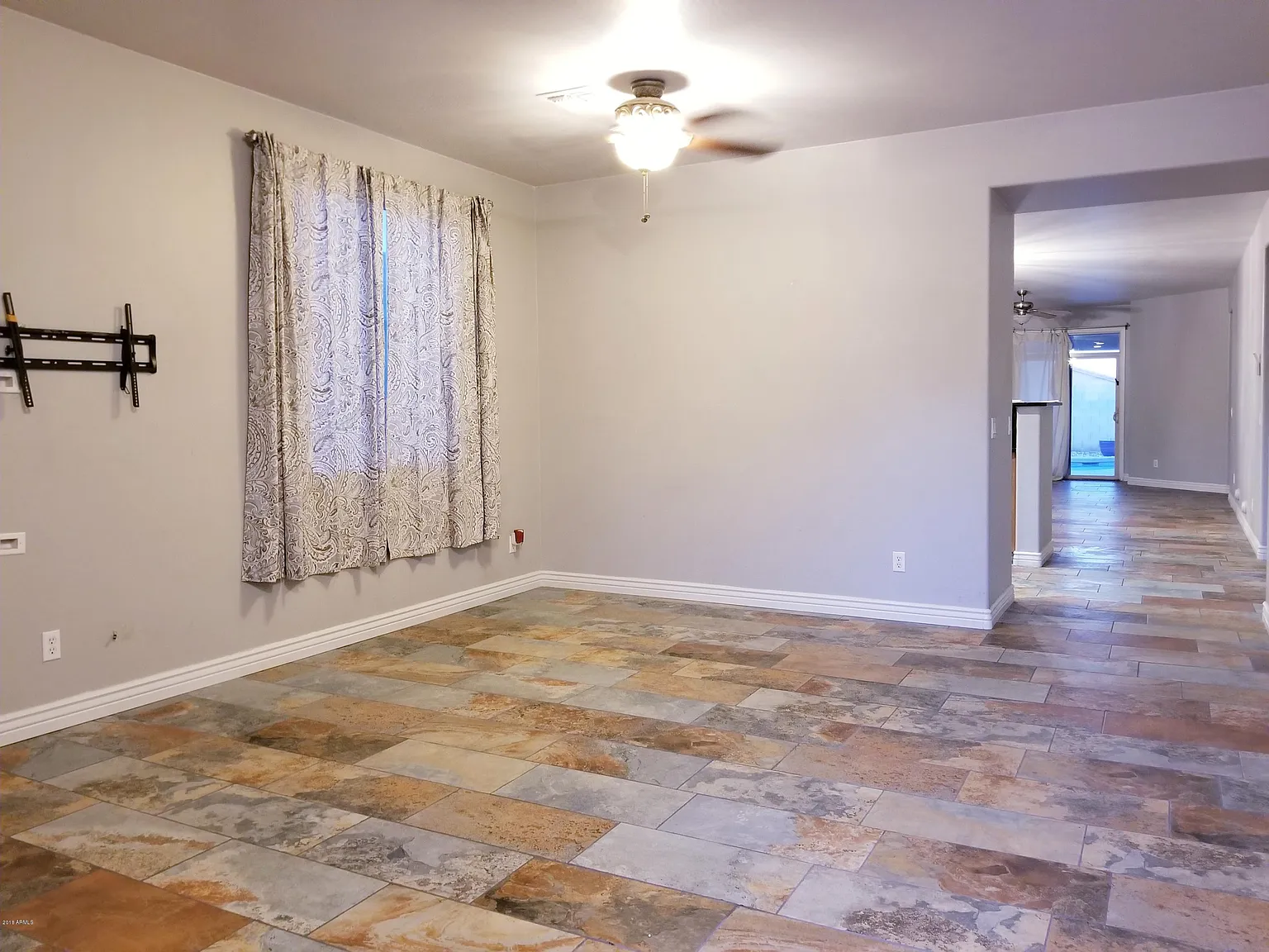 3 bed, 2.0 bath, 1914 sqft, $2,200 — Photo 2