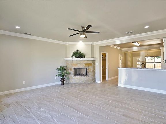 4th image of 5698 Legacy Dr