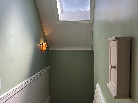 Front landing with skylight