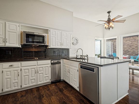 5th image of 209 Oak Hill Dr