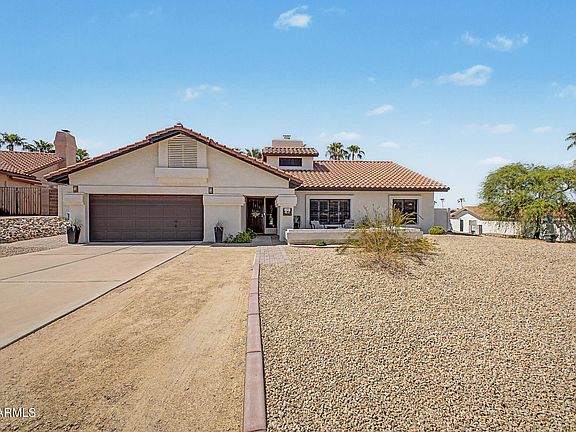 3rd image of 801 E BRAEBURN Drive