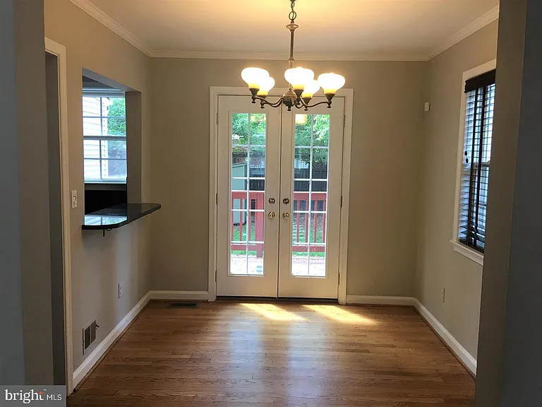 21 E Myrtle St — Photo 10