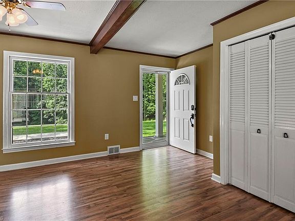 3rd image of 290 Hillsdale Dr