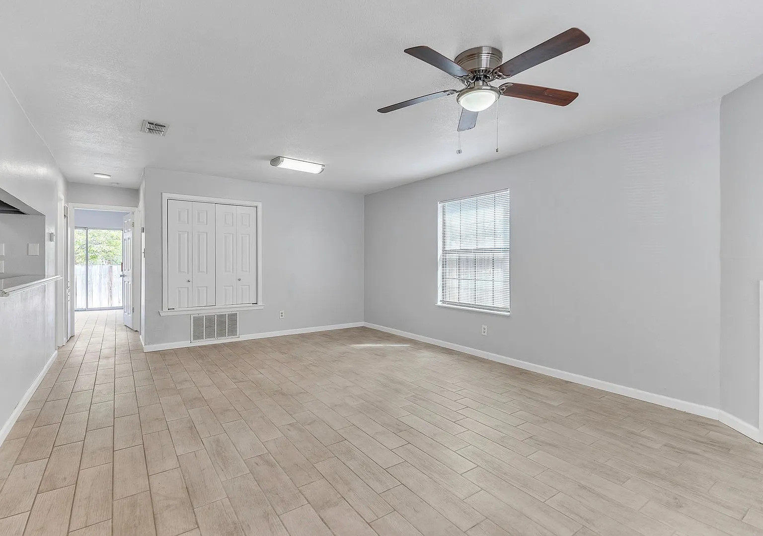 Shannon Circle A-D 107 — Photo 2