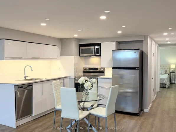 39 Davis Rd, Aurora, ON L4G 2B4
