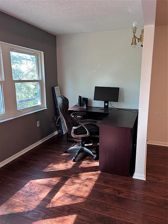1 bed, 1.0 bath, 1078 sqft, $1,300 — Photo 2
