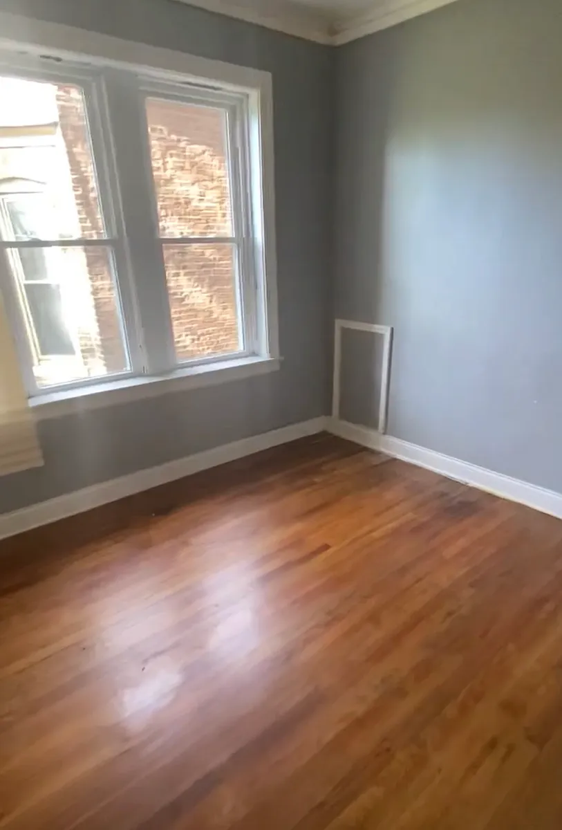 Building Photo - 6840 S Calumet Ave #1N