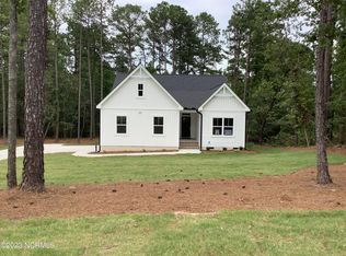 121 Country Ridge Ln, Eagle Springs, NC 28327