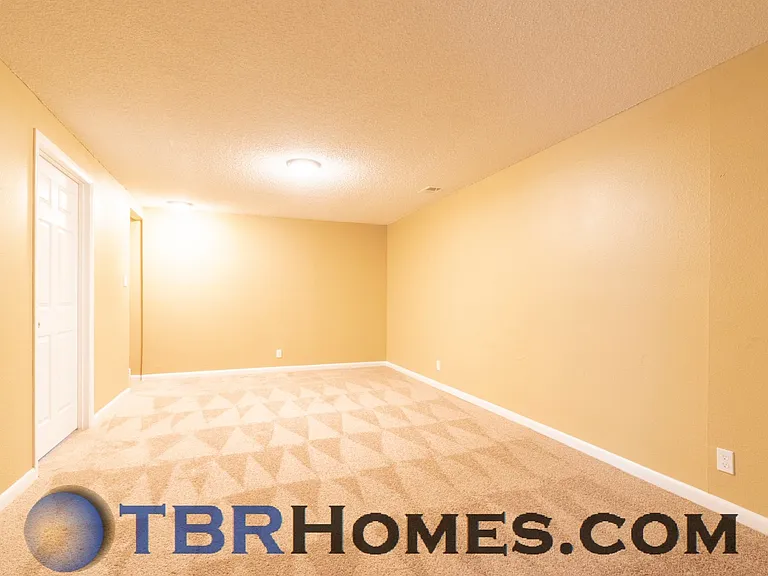 14435 Olmsted Dr — Photo 13