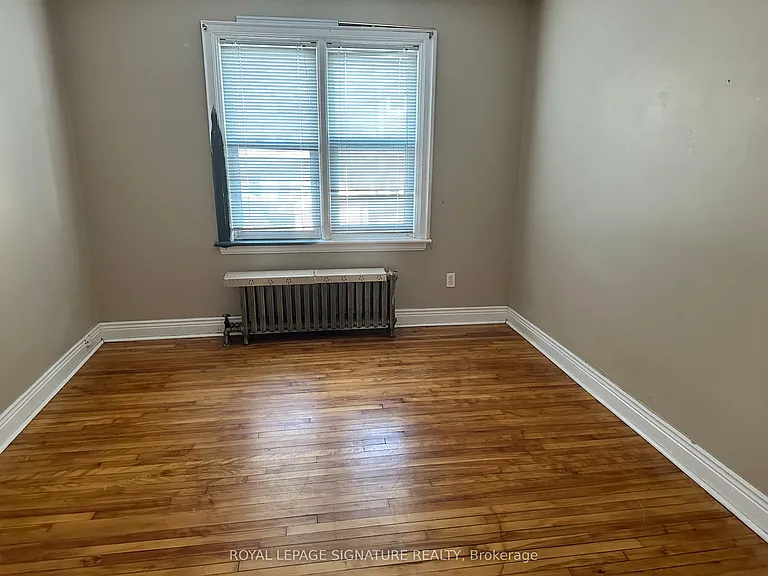 1062 Main St W — Photo 4