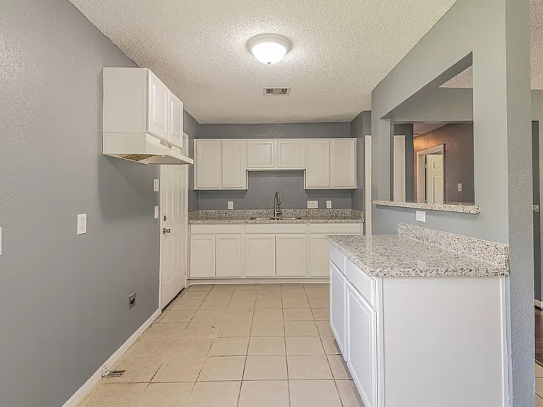 5407 Thrush Dr — Photo 4