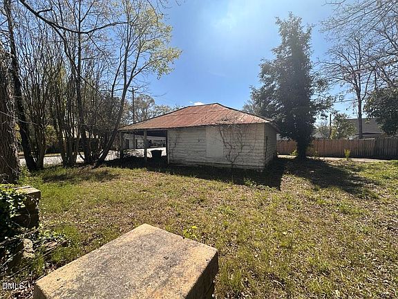 4th image of 733 Tarboro St