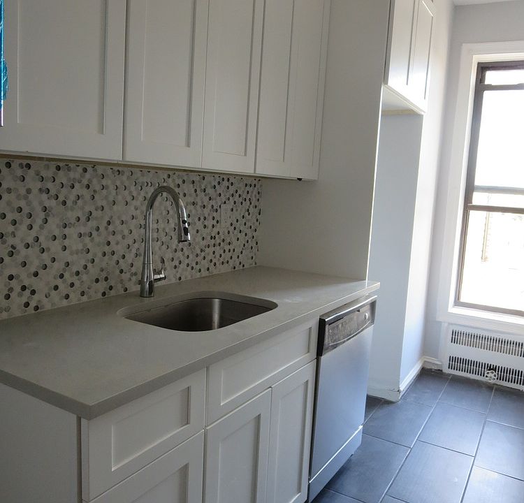 2nd image of 400 Marlborough Rd APT 4B
