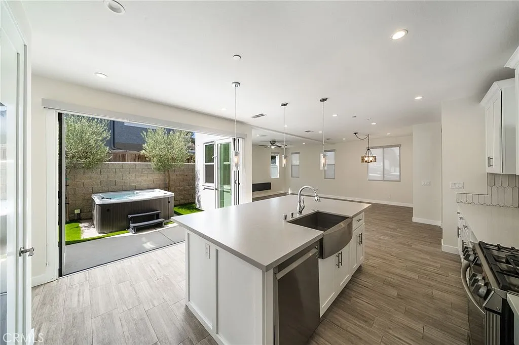 4 bed, 3.5 bath, 2229 sqft, $7,995 — Photo 1