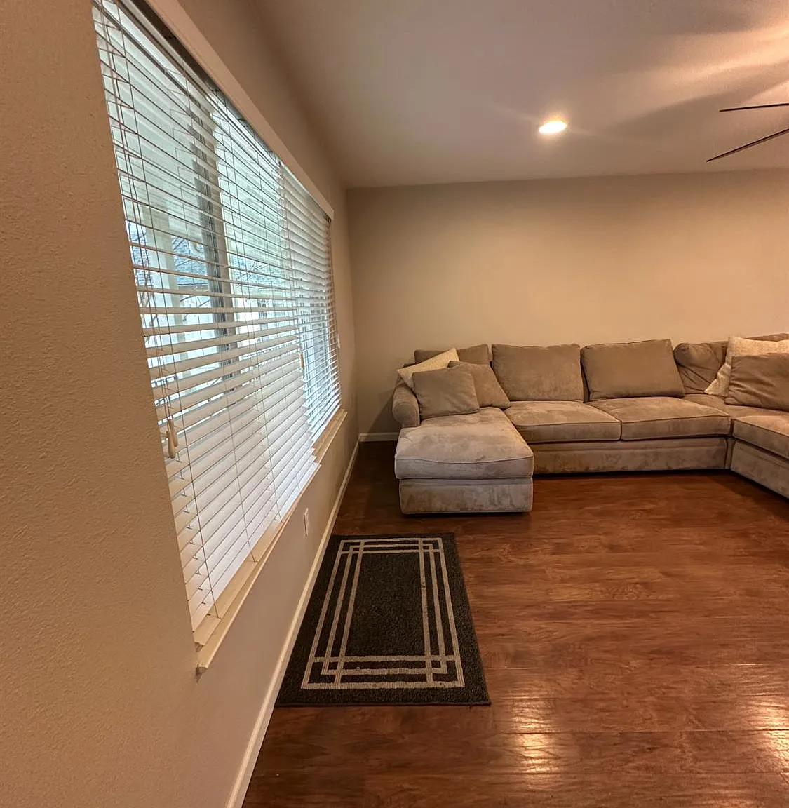 2 bed, 945 sqft, $1,550 — Photo 2