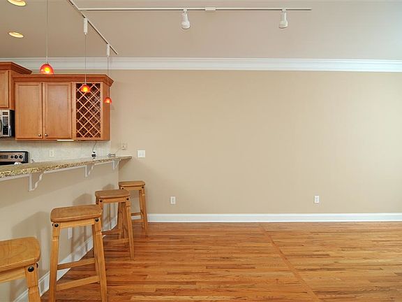 4th image of 3071 Nichols St SE