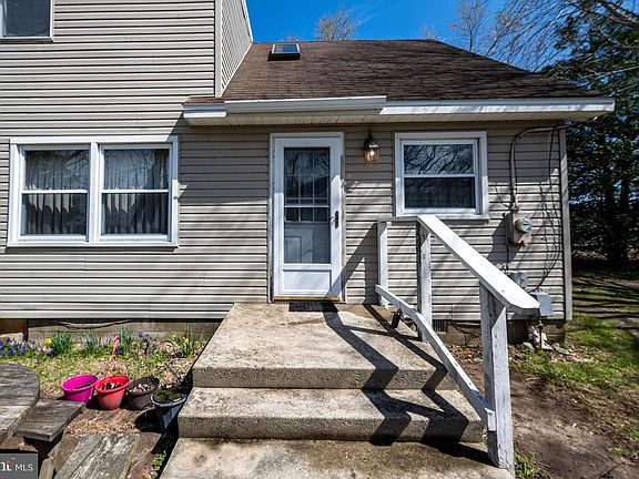 5th image of 29618 Armory Rd