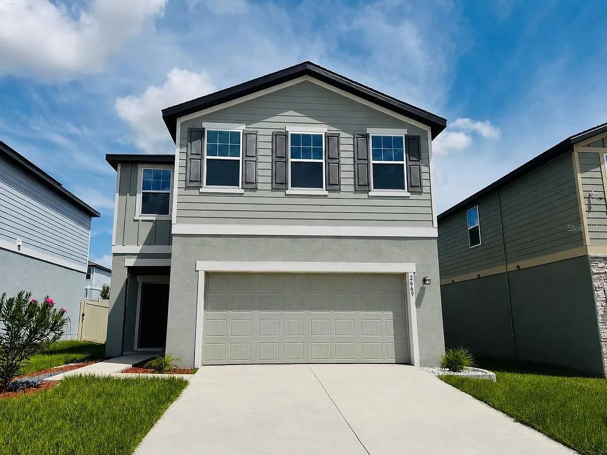 4 bed, 2.5 bath, 2660 sqft, $2,300 — Photo 1