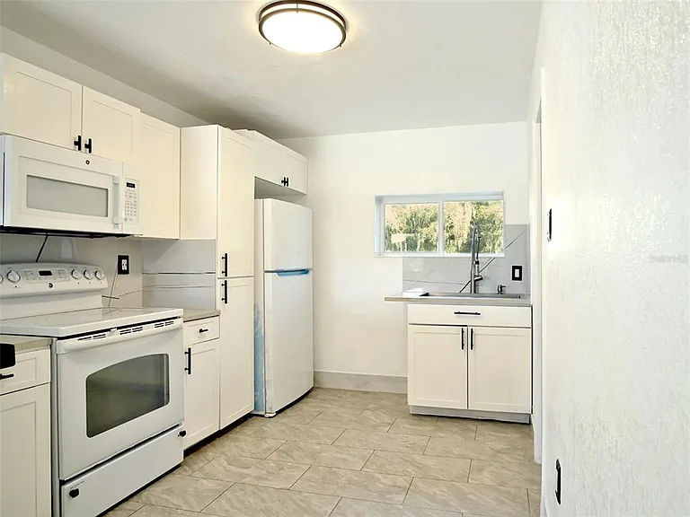 15201 Bailey Hill Rd — Photo 3