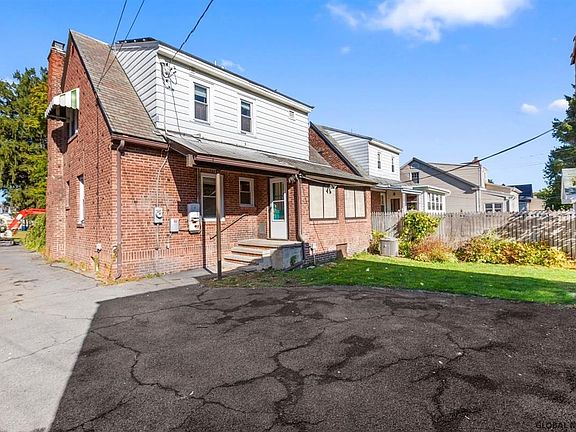 5th image of 202 Sycamore St