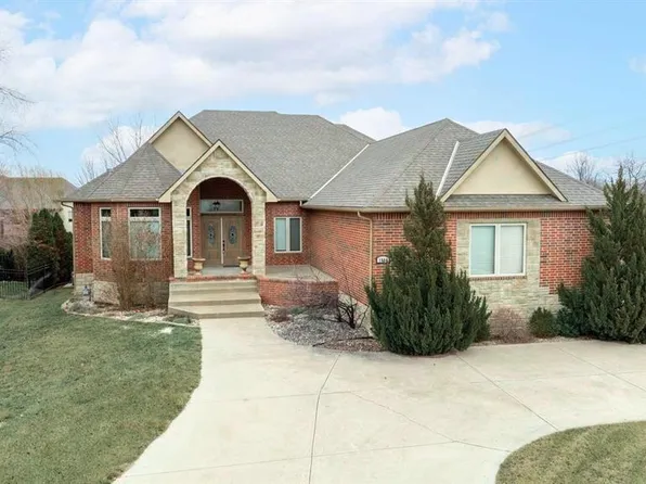 1804 N Peckham Cir, Wichita, KS 67230