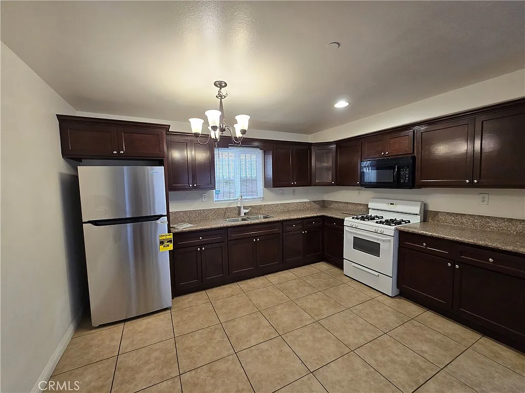 3 bed, 1284 sqft, $2,795 — Photo 4