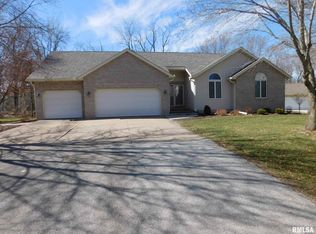 2 Deer Trail Ct, Port Byron, IL 61275