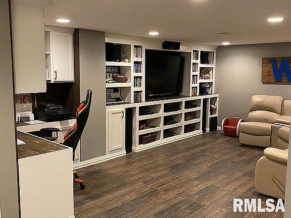2nd image of 402 Oak Blvd