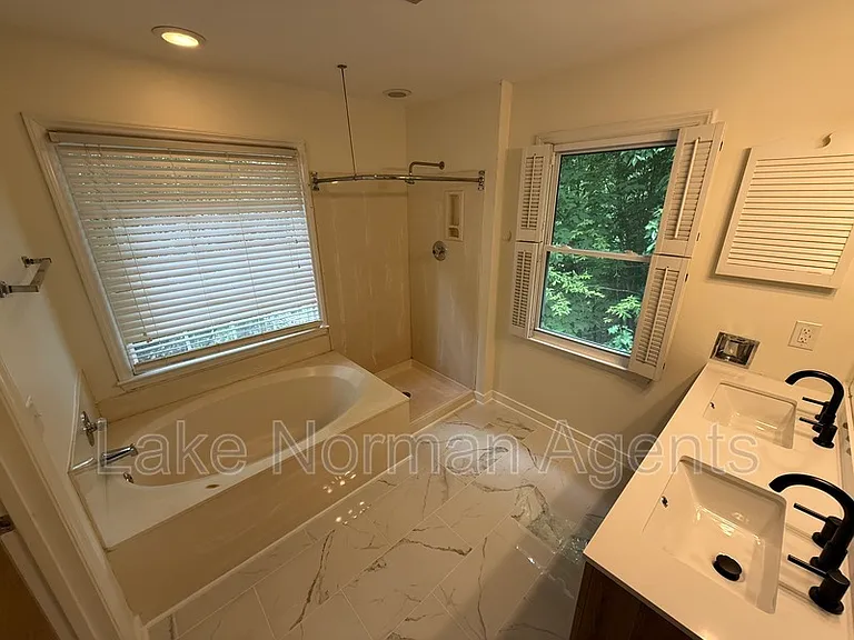 9423 Fairmead Dr — Photo 11